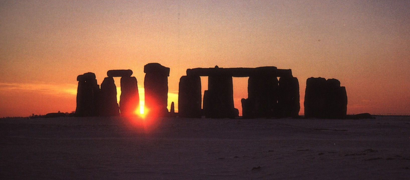 Stonehenge Sunrise.jpg (236281 bytes)